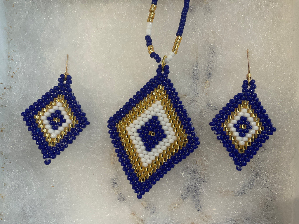 Diamond shaped earrings with pendant