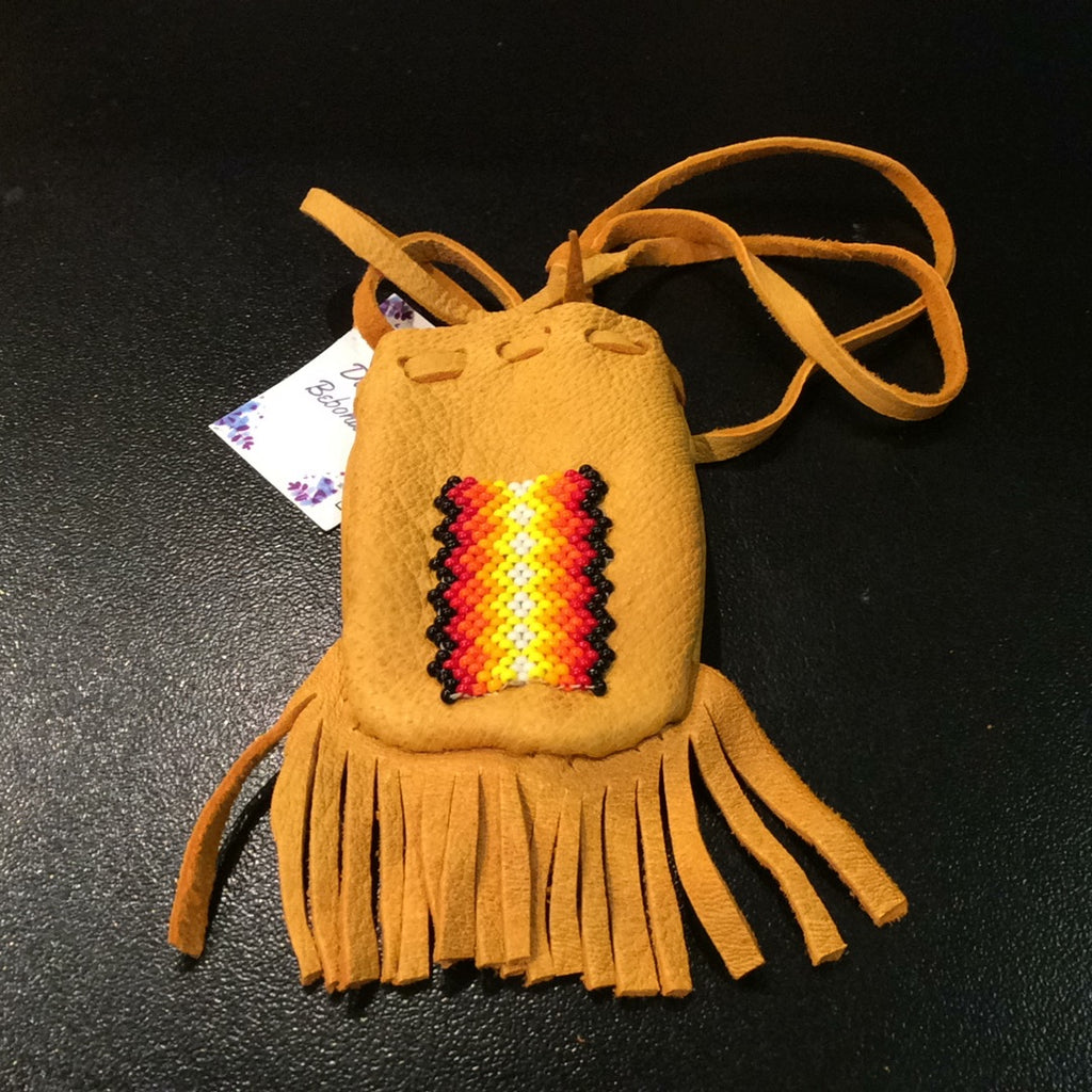 Neck Bags / Medicine Pouches of the Native American Indian